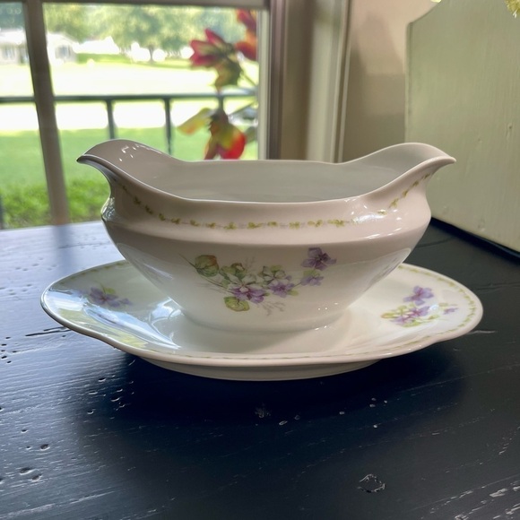 LIMOGES FRANCE, GRAVY BOWL WITH ATTACHED UNDERPLATE. - Picture 2 of 9